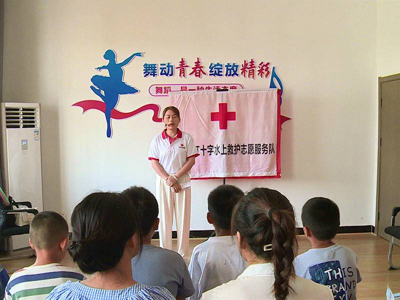 “爱心接力”暖童心 赤壁市妇联公益活动走进神山镇