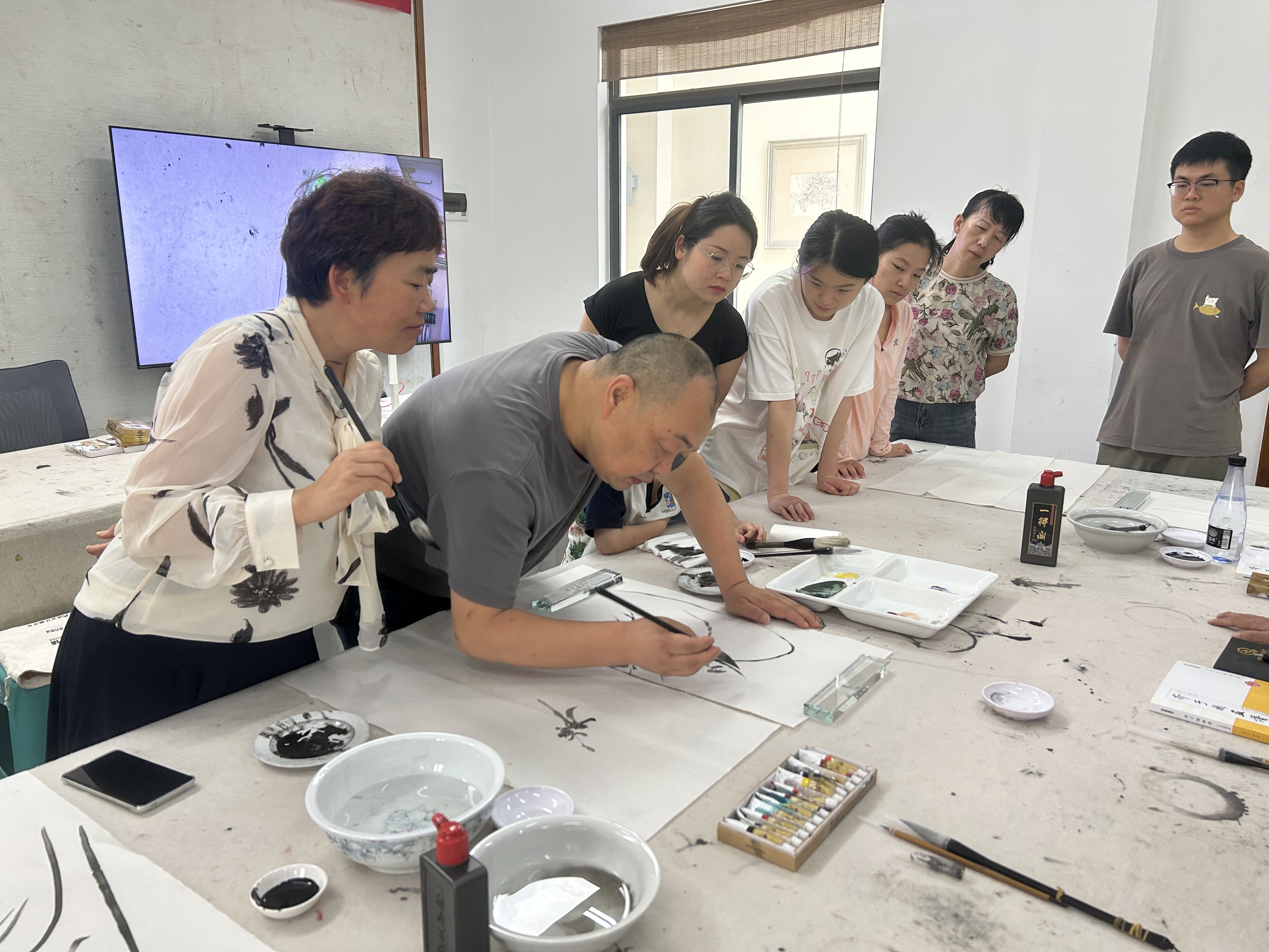 咸安：特色“书画”班虹吸百余名干部职工学“艺”潮